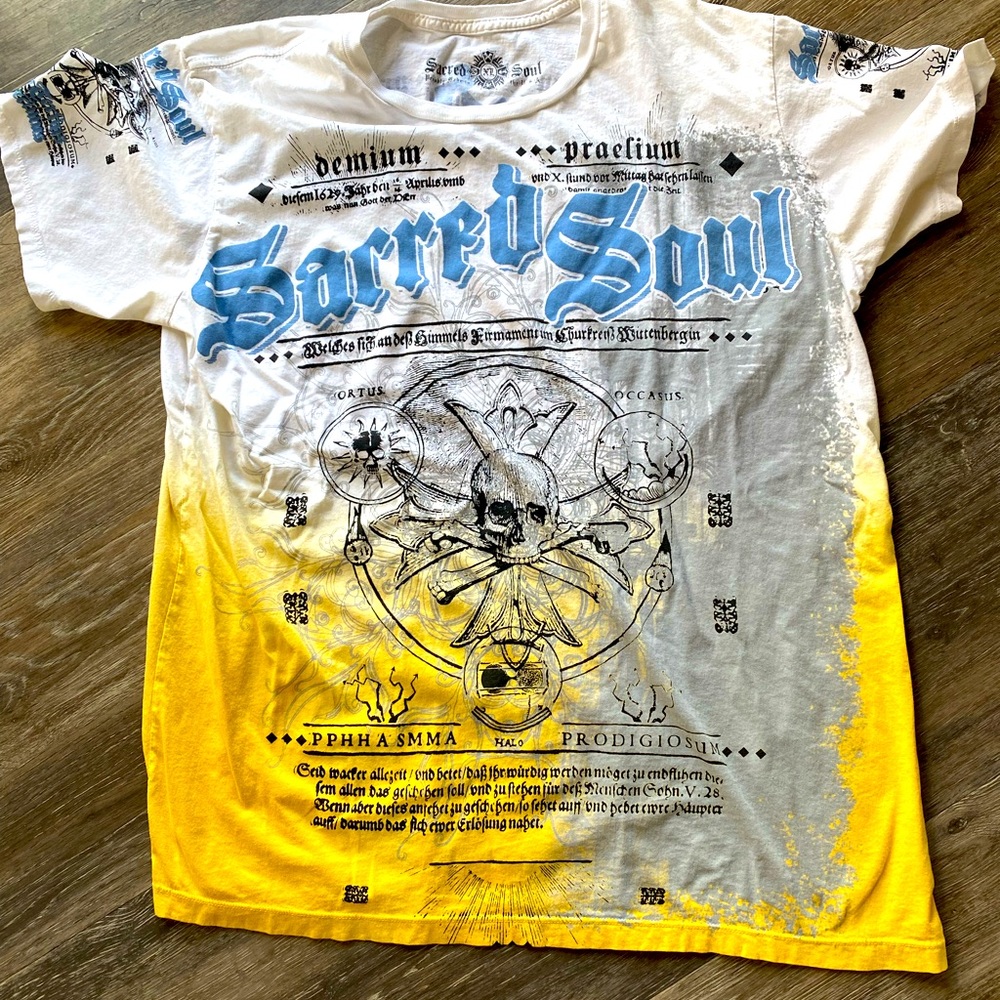 Graphic t shirt xl sacred soul
